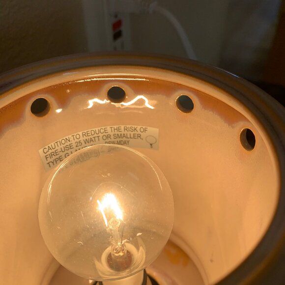 SCENTSY JANE FULL SIZE WAX WARMER Brand New in Box w/ 2 scentsy waxs - Picture 5 of 6